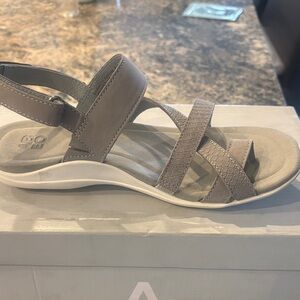New Abeo Women’s Barnett Orthodic Sandal.  Grey. 6.5
